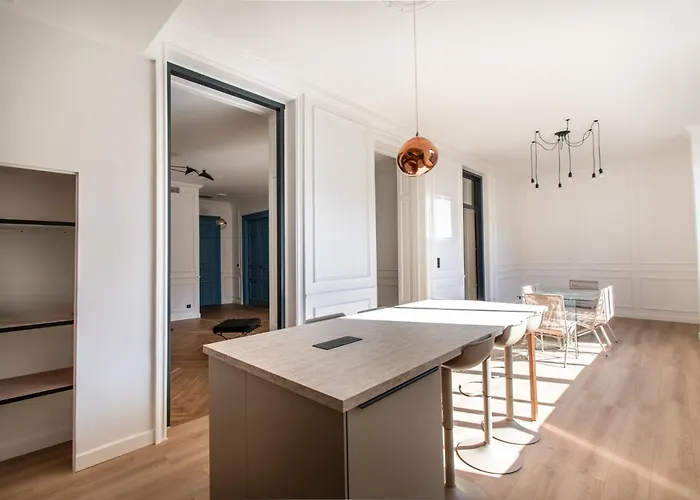 Appartement Haussmannien Pres Des Halles Et De La Gare - Sur Cour - Calme