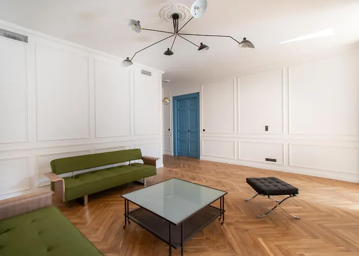 Appartement Haussmannien Pres Des Halles Et De La Gare - Sur Cour - Calme
